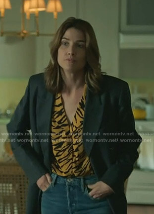 Dex’s yellow tiger print shirt on Stumptown