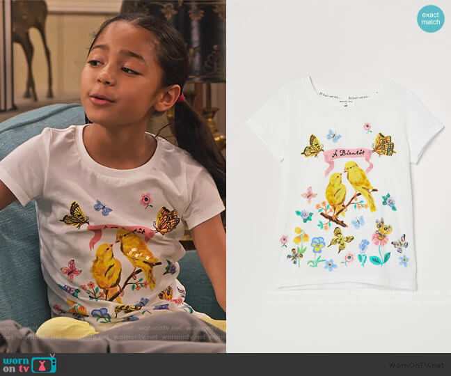 H&M T-shirt with Motif worn by Ami (Jordyn Raya James) on Family Reunion