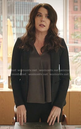 Joan’s black blazer on Zoeys Extraordinary Playlist
