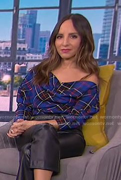 Lilliana’s blue plaid one off-shoulder top on E! News