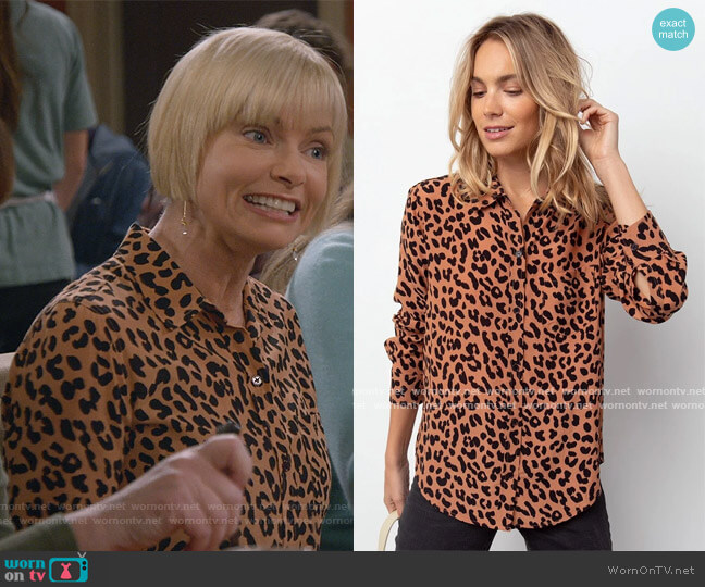 Rails Kathryn Jaguar Print Shirt worn by Jill Kendall (Jaime Pressly) on Mom