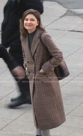 Taylor’s beige checked coat on Bull
