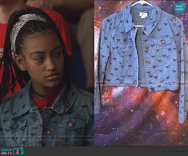 Hollister Triangle Print Denim Jacket worn by Pearl Warren (Lexi Underwood) on Little Fires Everywhere