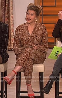 Jodie Sweetin’s leopard print jumpsuit on The Talk