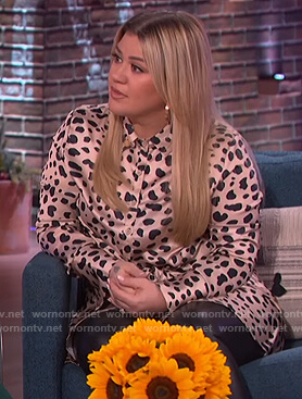 Kelly’s cheetah print shirtdress on The Kelly Clarkson Show