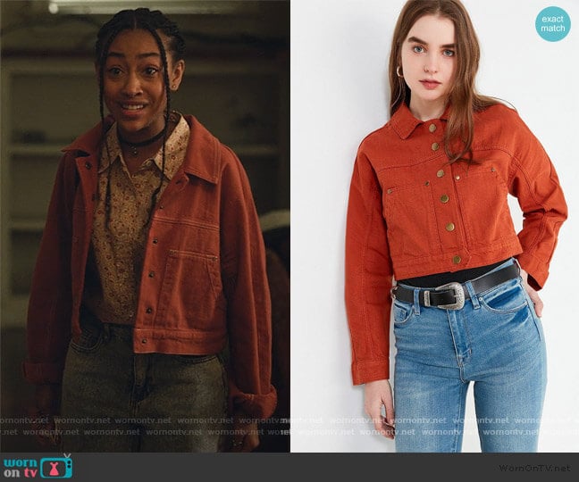 Urban Outfitters Gigi Cropped Gas Jacket worn by Pearl Warren (Lexi Underwood) on Little Fires Everywhere
