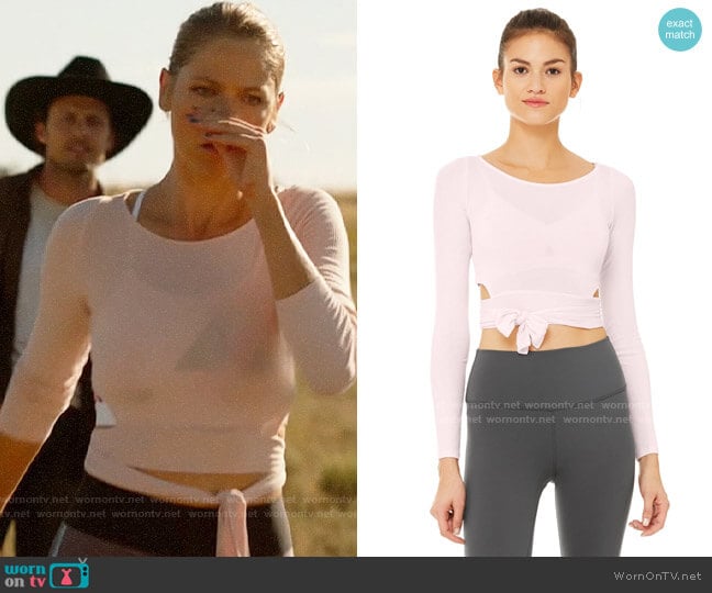 Alo Yoga Barre Long Sleeve Top in Soft Pink worn by Isobel Evans-Bracken (Lily Cowles) on Roswell New Mexico