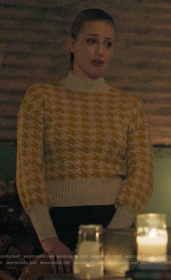 Betty’s yellow houndstooth sweater on Riverdale