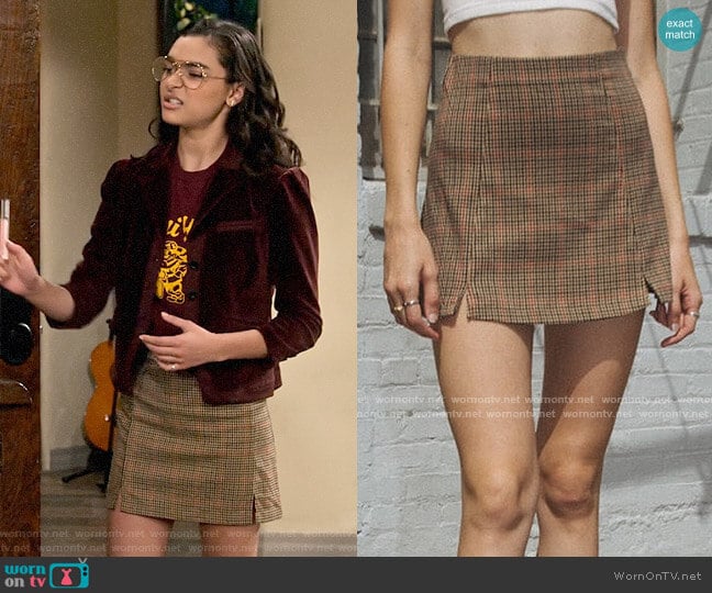 Brandy Melville Cara Skirt worn by Ashley Garcia (Paulina Chávez) on The Expanding Universe of Ashley Garcia