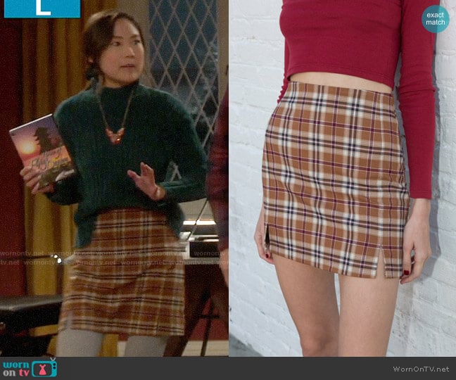 Brandy Melville Cara Skirt worn by Jen (Krista Marie Yu) on Last Man Standing