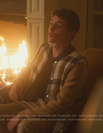 Ander’s beige check jacket on Elite