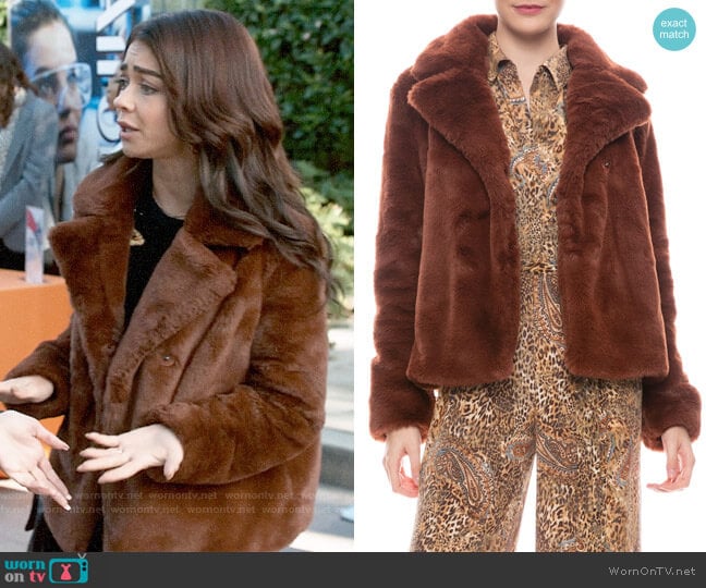 Frame Wide Collar Faux Fur Jacket worn by Haley Dunphy (Sarah Hyland) on Modern Family