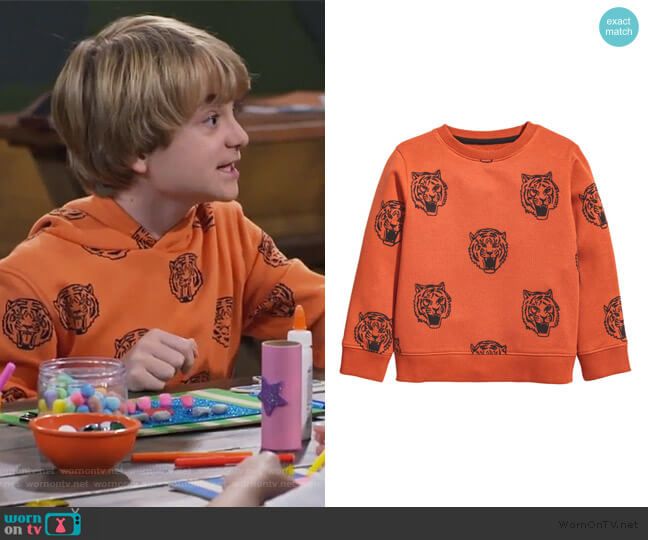 H&M Printed Sweatshirt worn by Finn Sawyer (Will Buie Jr) on Bunkd
