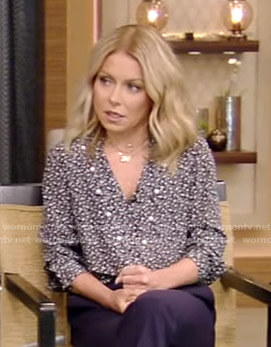 Kelly’s print blouse with pearls on Live with Kelly and Ryan