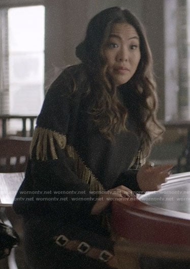Mary’s black and gold fringed sweatshirt and buckled jeans on Batwoman