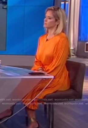 Sara’s orange pleated dress on The View