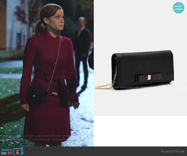 Ted Baker Bow Detail Leather Cross Body Bag worn by Zoey Clarke (Jane Levy) on Zoeys Extraordinary Playlist