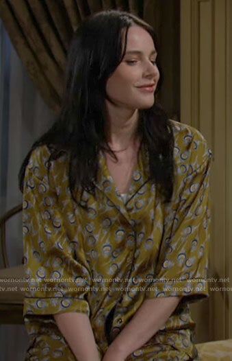 Tessa’s green printed pajamas on The Young and the Restless