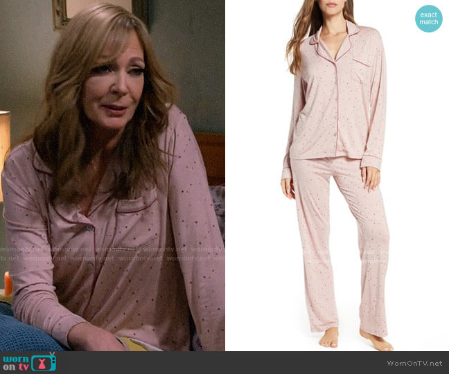 Ugg Lenon Pajamas in Pink Stars worn by Bonnie Plunkett (Allison Janney) on Mom