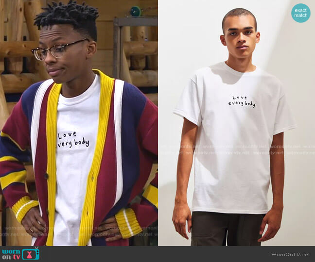 Urban Outfitters Love Everybody Tee worn by Noah Lambert (Israel Johnson) on Bunkd