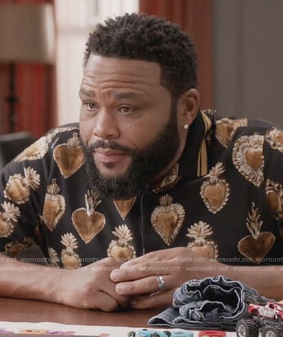 Andre’s black heart print polo on Black-ish