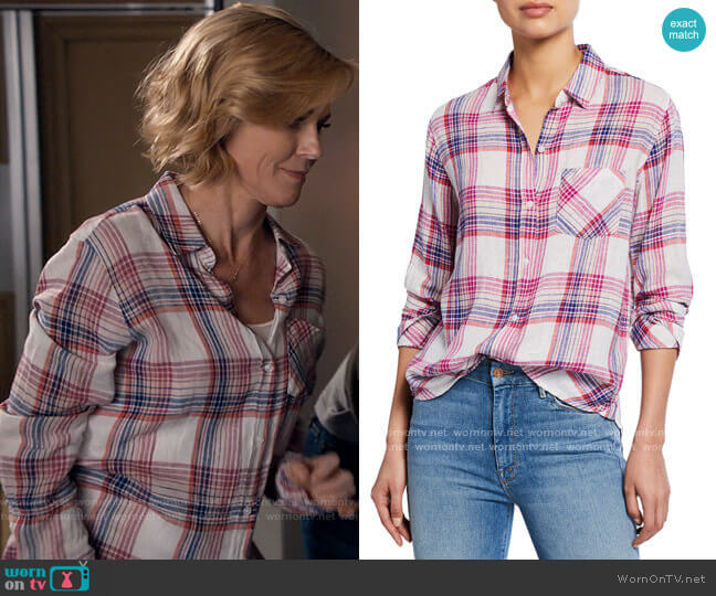 Rails Charli Shirt in White Peach Fuschia worn by Claire Dunphy (Julie Bowen) on Modern Family