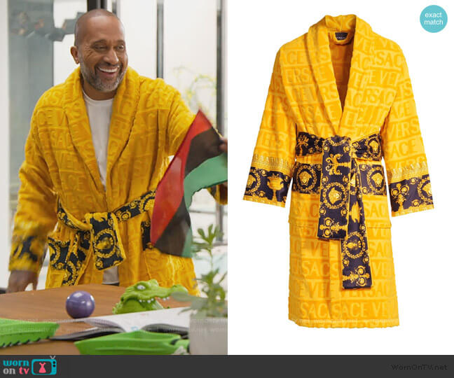 Versace Logo Toweling Baroque Bathrobe worn by Kenya Barris (Kenya Barris) on BlackAF