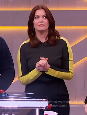 Bellamy Young’s green colorblock top on The Kelly Clarkson Show