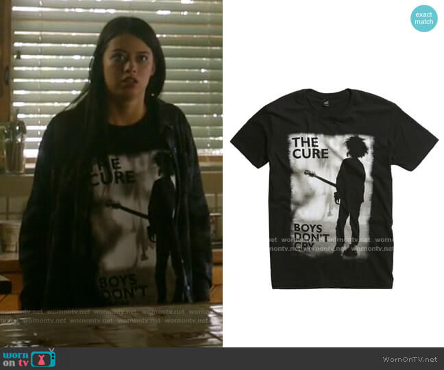 The Cure Boys Don't Cry T-shirt from Hot Topic worn by Rosa Ortecho (Amber Midthunder) on Roswell New Mexico