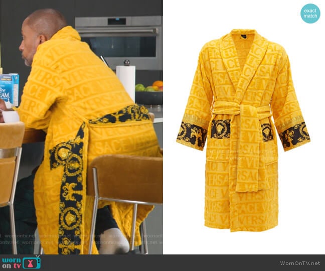 Versace I Love Baroque Logo-Jacquard Cotton Bathrobe worn by Kenya Barris (Kenya Barris) on BlackAF