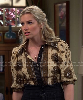 Gemma’s yellow printed puff sleeve top on The Neighborhood