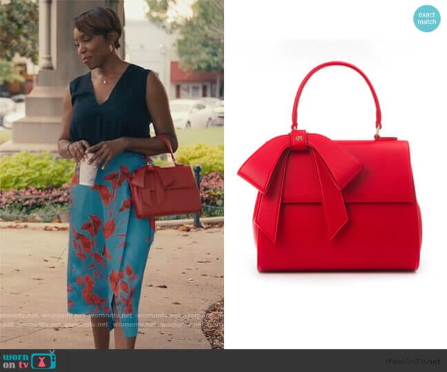 Gunas Cottontail Bag worn by Helen Decatur (Heather Headley) on Sweet Magnolias