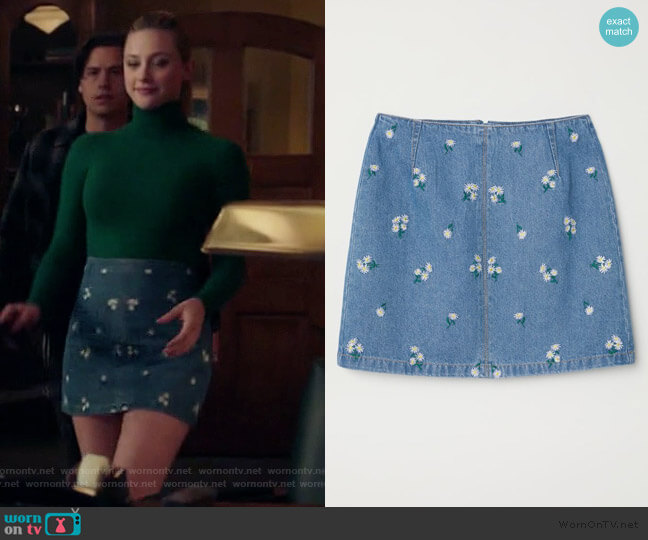 H&M Denim Skirt with Embroidery worn by Betty Cooper (Lili Reinhart) on Riverdale