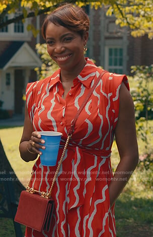 Helen’s red sleeveless shirtdress on Sweet Magnolias