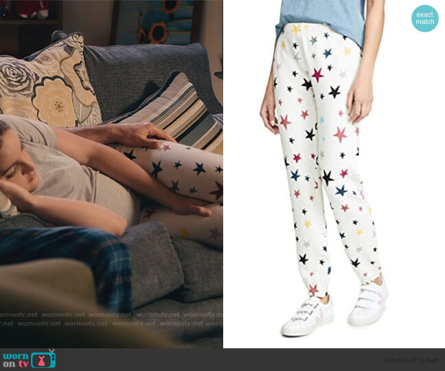 Monrow Color Star Sweatpants worn by Noreen Fitzgibbons (Jamie Lynn Spears) on Sweet Magnolias
