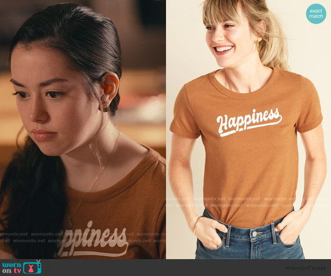 Old Navy Happiness Cursive Tee worn by Annie Sullivan (Anneliese Judge) on Sweet Magnolias