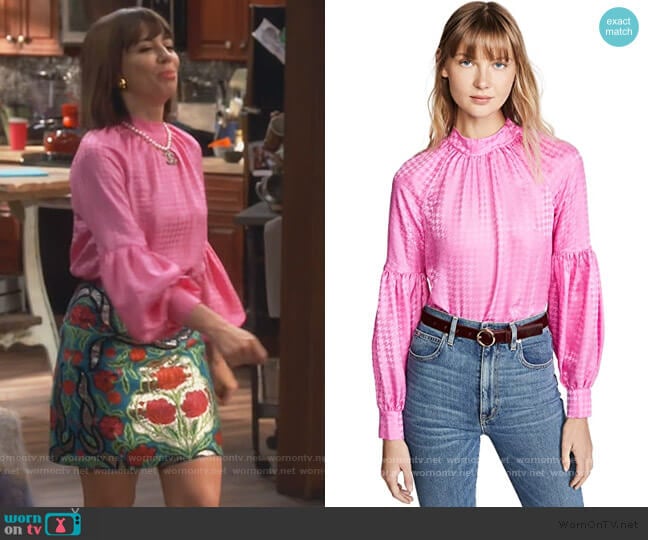 Veronica Beard Cicley Top worn by Elizabeth (Natasha Leggero) on Broke