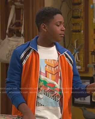 Booker’s white graphic print tee on Ravens Home