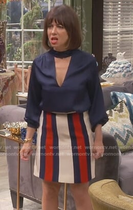 Elizabeth’s white striped mini skirt on Broke