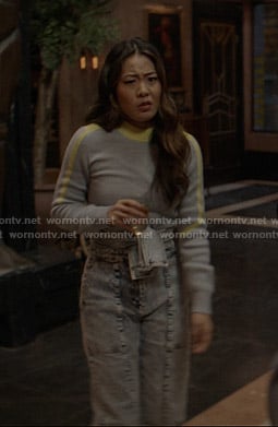 Mary’s blue and yellow sweater on Batwoman
