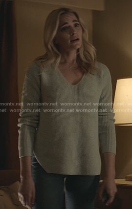 Reagan’s waffle knit v-neck sweater on Batwoman