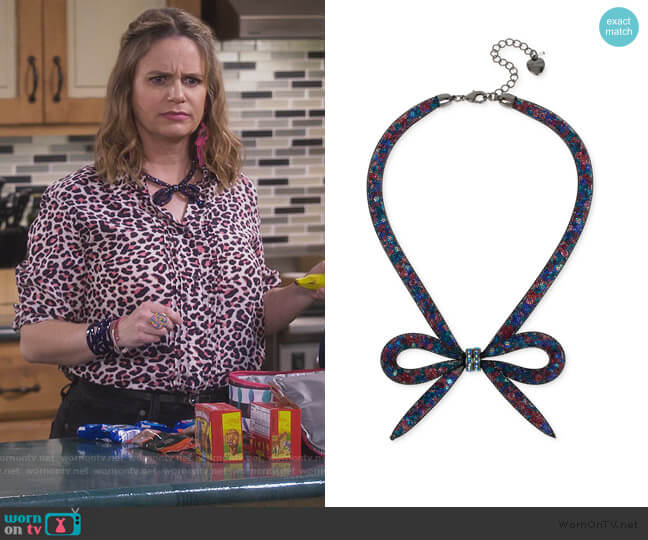 Betsey Johnson Mesh Bow Collar Necklace worn by Kimmy Gibbler (Andrea Barber) on Fuller House