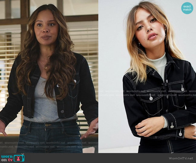 Boohoo Contrast Stitch Cropped Denim Jacket in black worn by Jessica Davis (Alisha Boe) on 13 Reasons Why