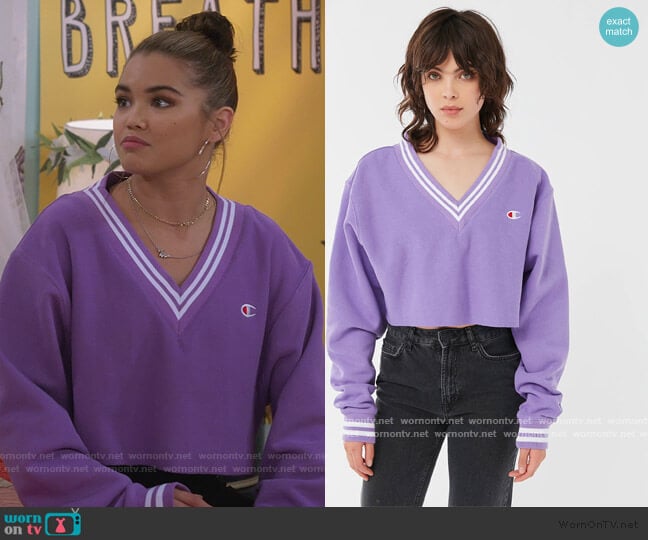 Champion Oversized V-Neck Cropped worn by Alexa Mendoza (Paris Berelc) on Alexa & Katie