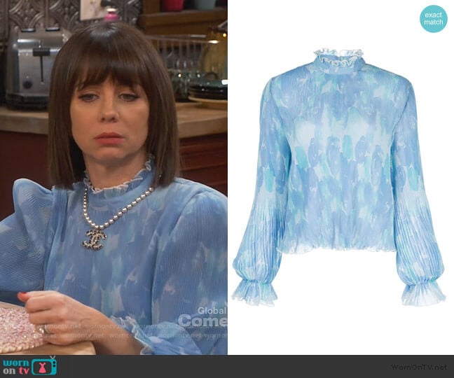 Ganni Floral Print Pleated Blouse worn by Elizabeth (Natasha Leggero) on Broke