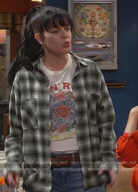 Jackie’s white Guns N Roses graphic tee on Broke