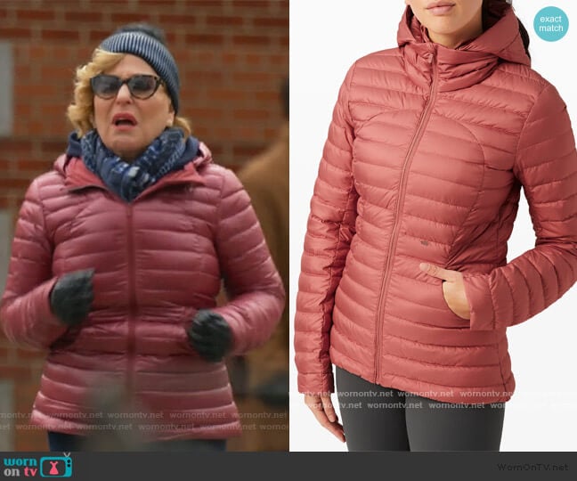 Lululemon Pack It Down Jacket worn by Hadassah Gold (Bette Midler) on The Politician