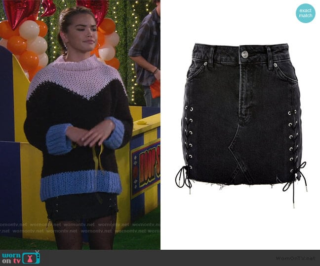 BlankNYC Mystique Skirt worn by Alexa Mendoza (Paris Berelc) on Alexa & Katie