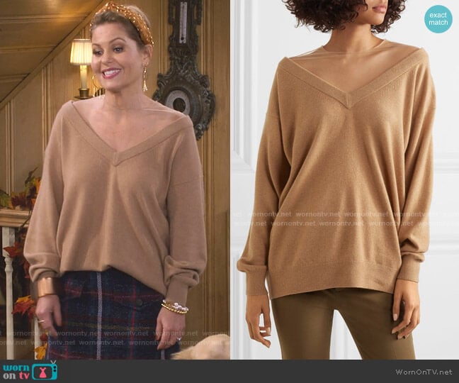Alexander Wang Oversized Sweater worn by DJ Tanner-Fuller (Candace Cameron Bure) on Fuller House
