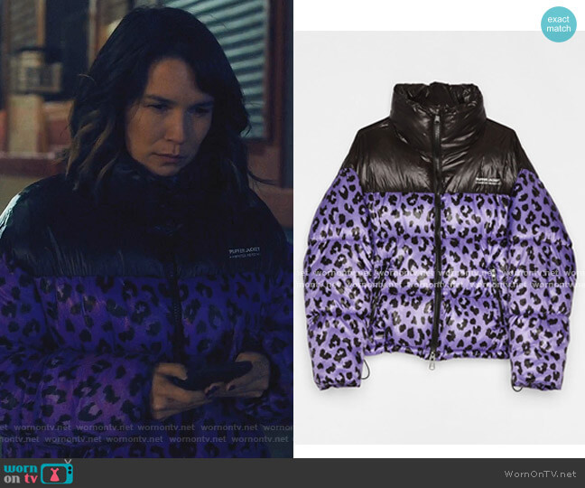 Bershka Leopard Puffer Jacket worn by Sara (Zoe Chao) on Love Life